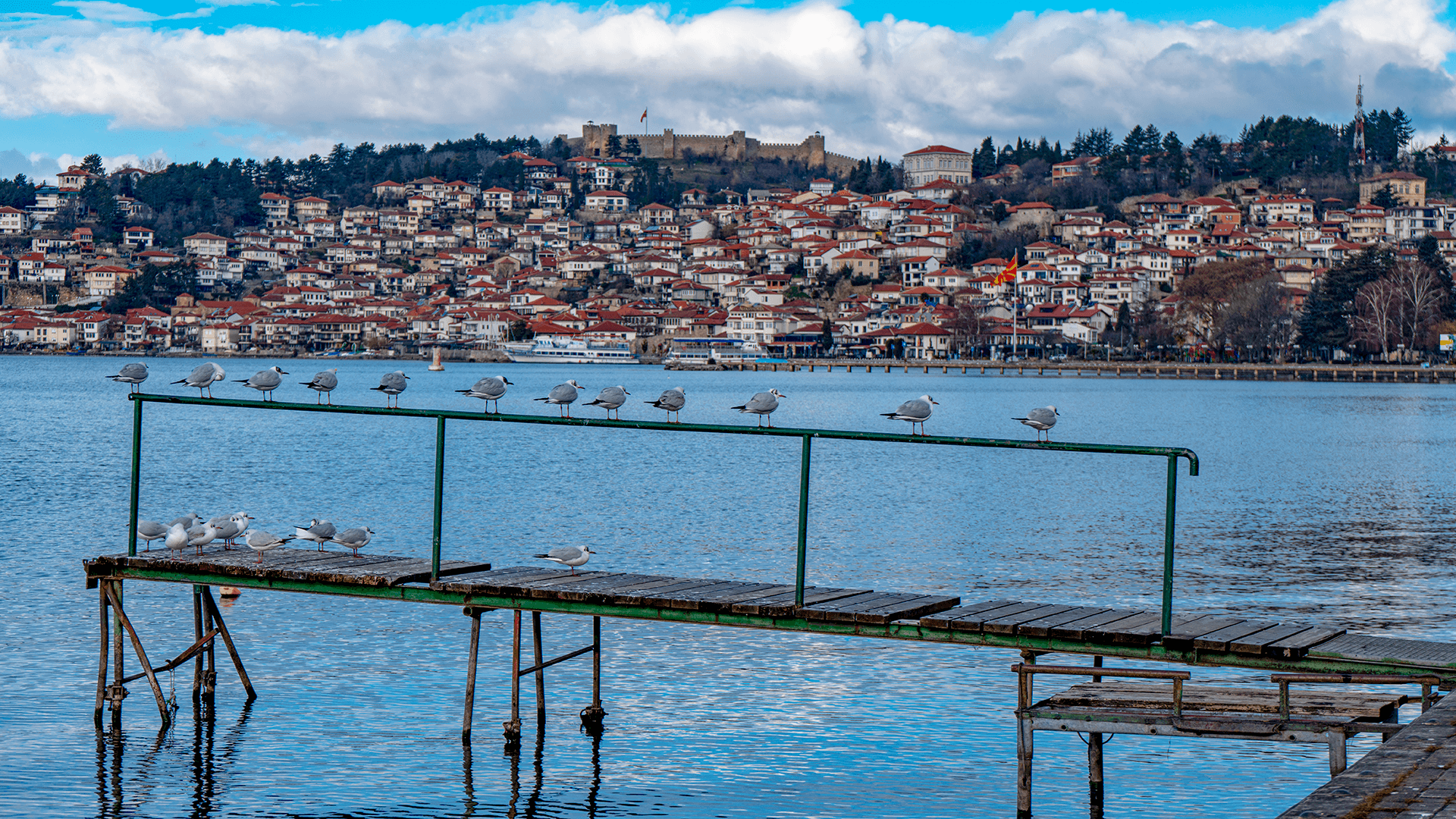 Расте водостојот на Охридското Езеро, ама и понатаму е под месечниот просек