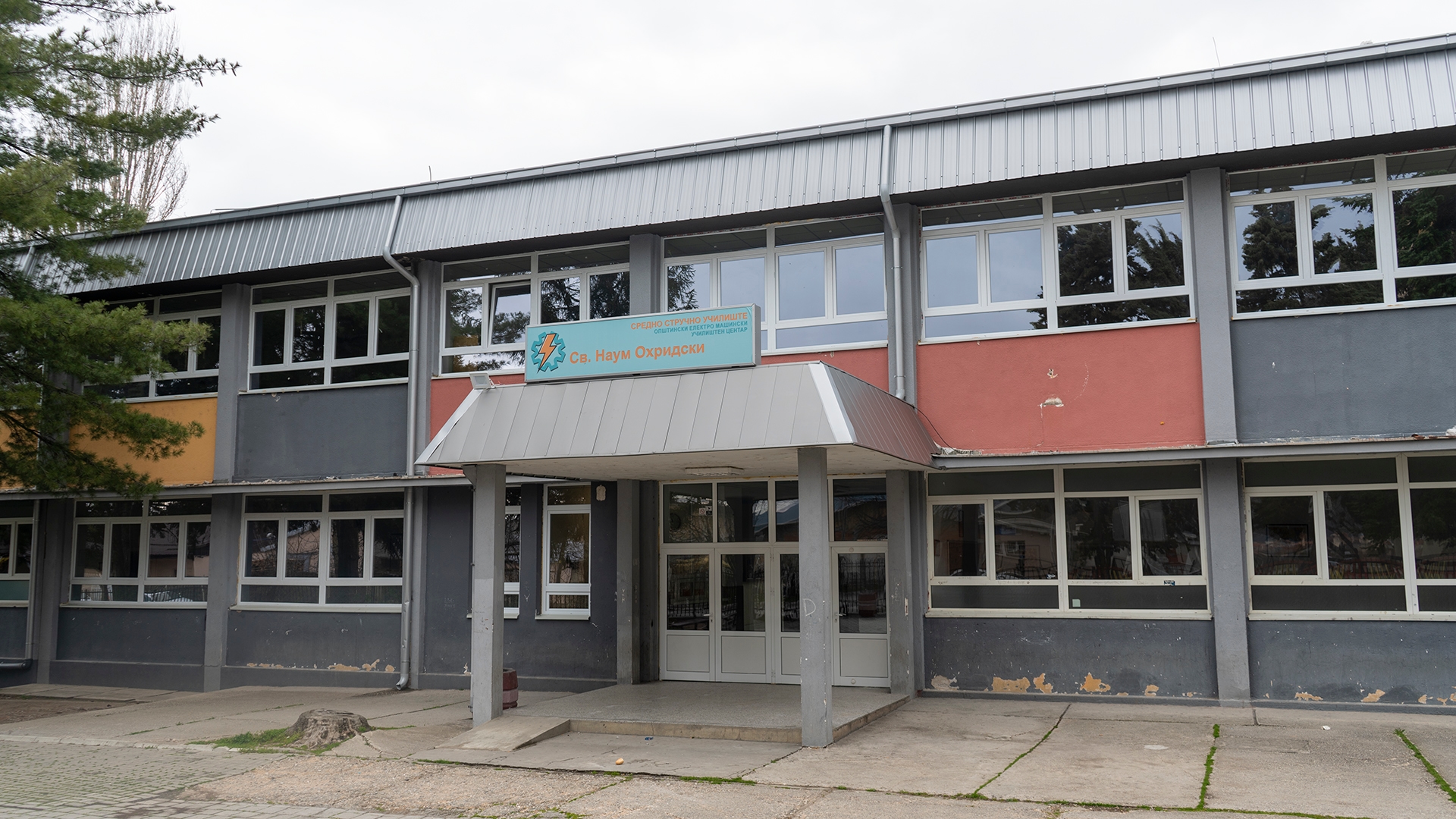 Во среда свечено доделување на дипломите на матурантите во OЕМУЦ „Св. Наум Охридски“