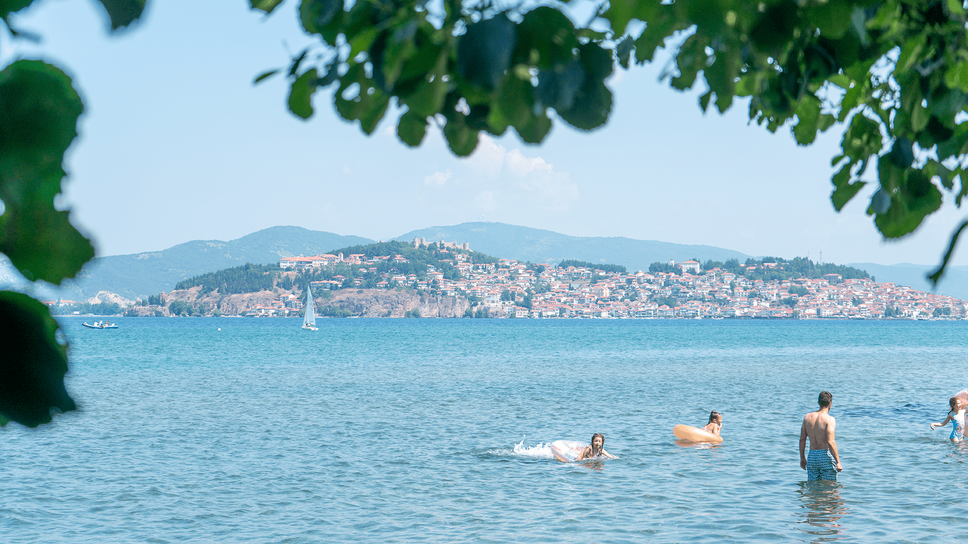 Во Охрид денес сончево и многу топло време со умерена облачност и температура до 33. степени