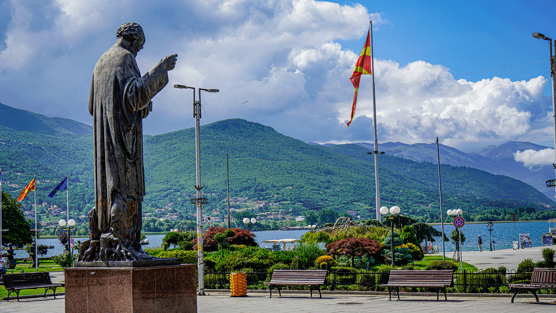 Во Охрид денес сончево време со умерена облачност и температура до 25. степени
