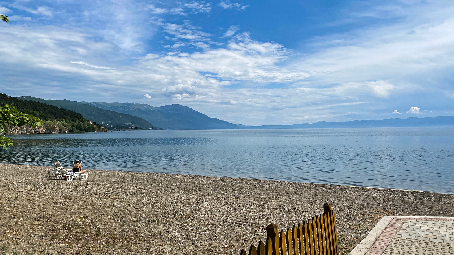 Во Охрид денес сончево време со умерена облачност и температура до 23. степени