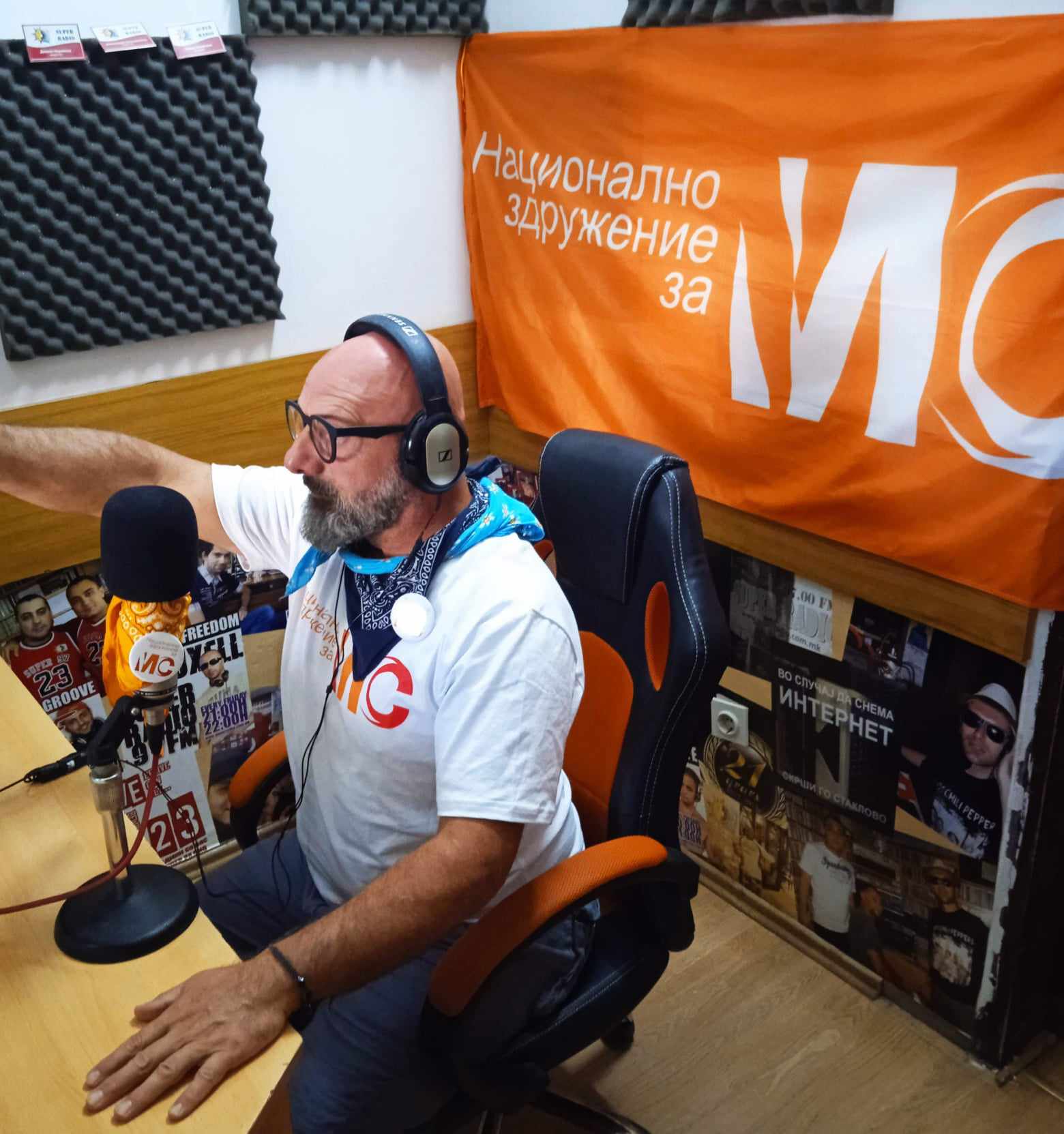 Активистот Жанко ЗШ Голабоски и екипата на Супер радио и годинава со силна поддршка на лицата со Мултипла склероза