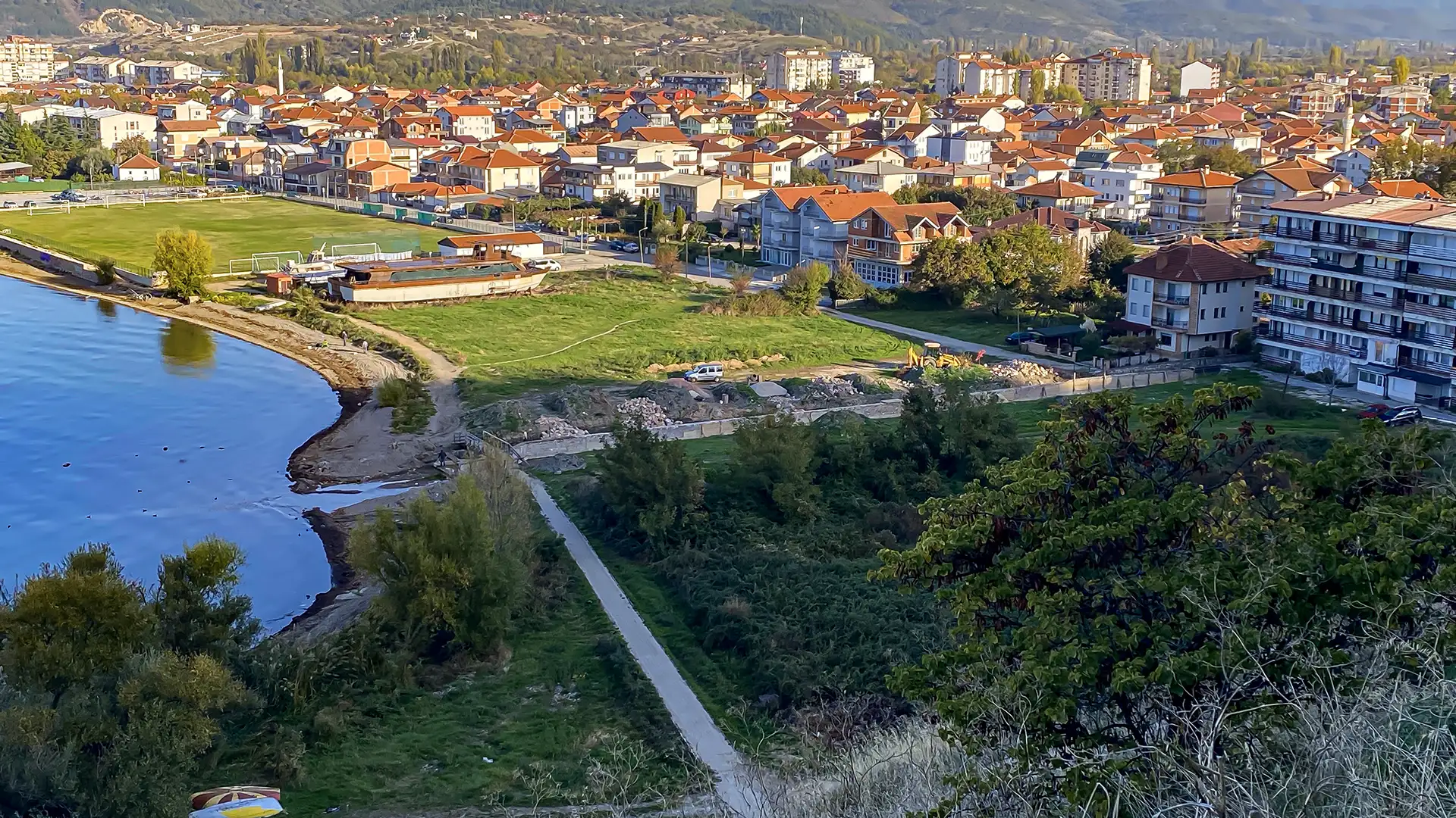 Со камени плочи се уредува коритото на река Грашница кај Воска (Фото/Видео)