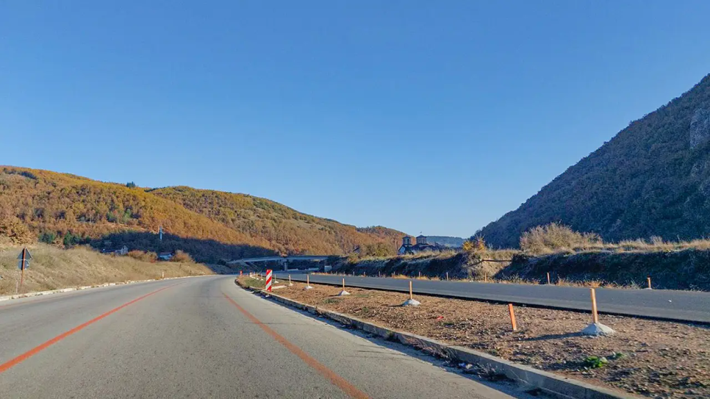 Возач излета од патот Кичево-Охрид, се здоби со тешки повреди