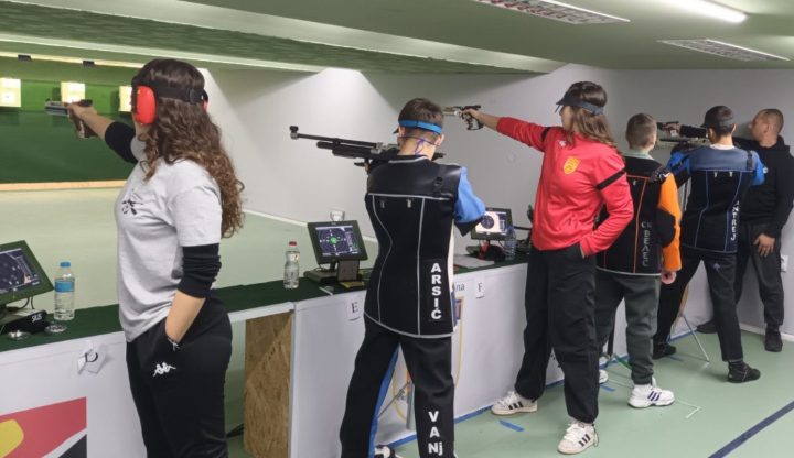 Младиот стрелец Климент Мостро повторно на врвот