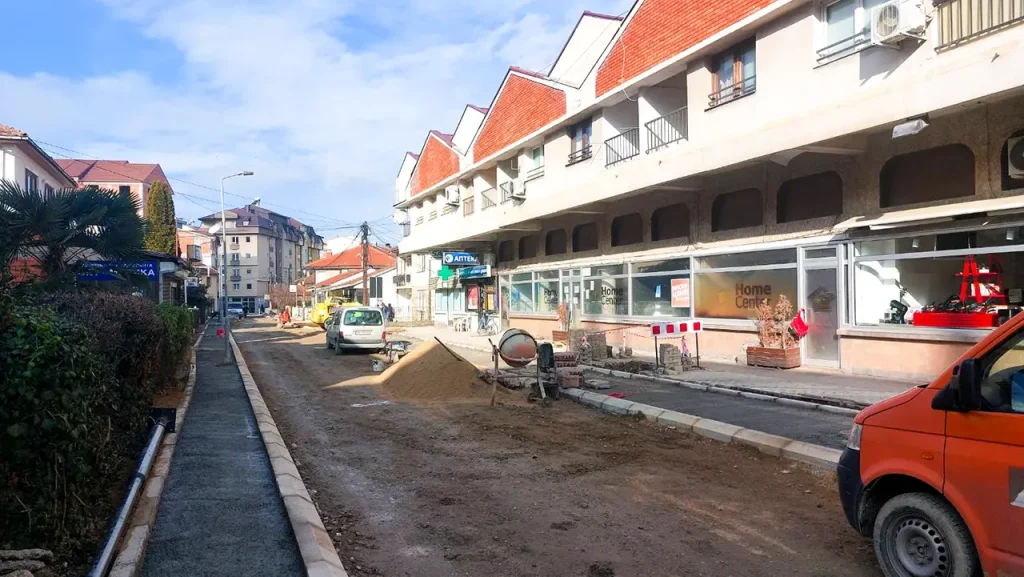 Привршува уредувањето на дел од улицата „Дејан Војвода“ кај ЕВН (Фото)