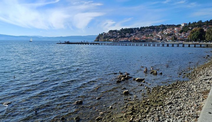 Речиси две недели езерското ниво е непроменето, на само 4 сантиметри над минимално дозволеното